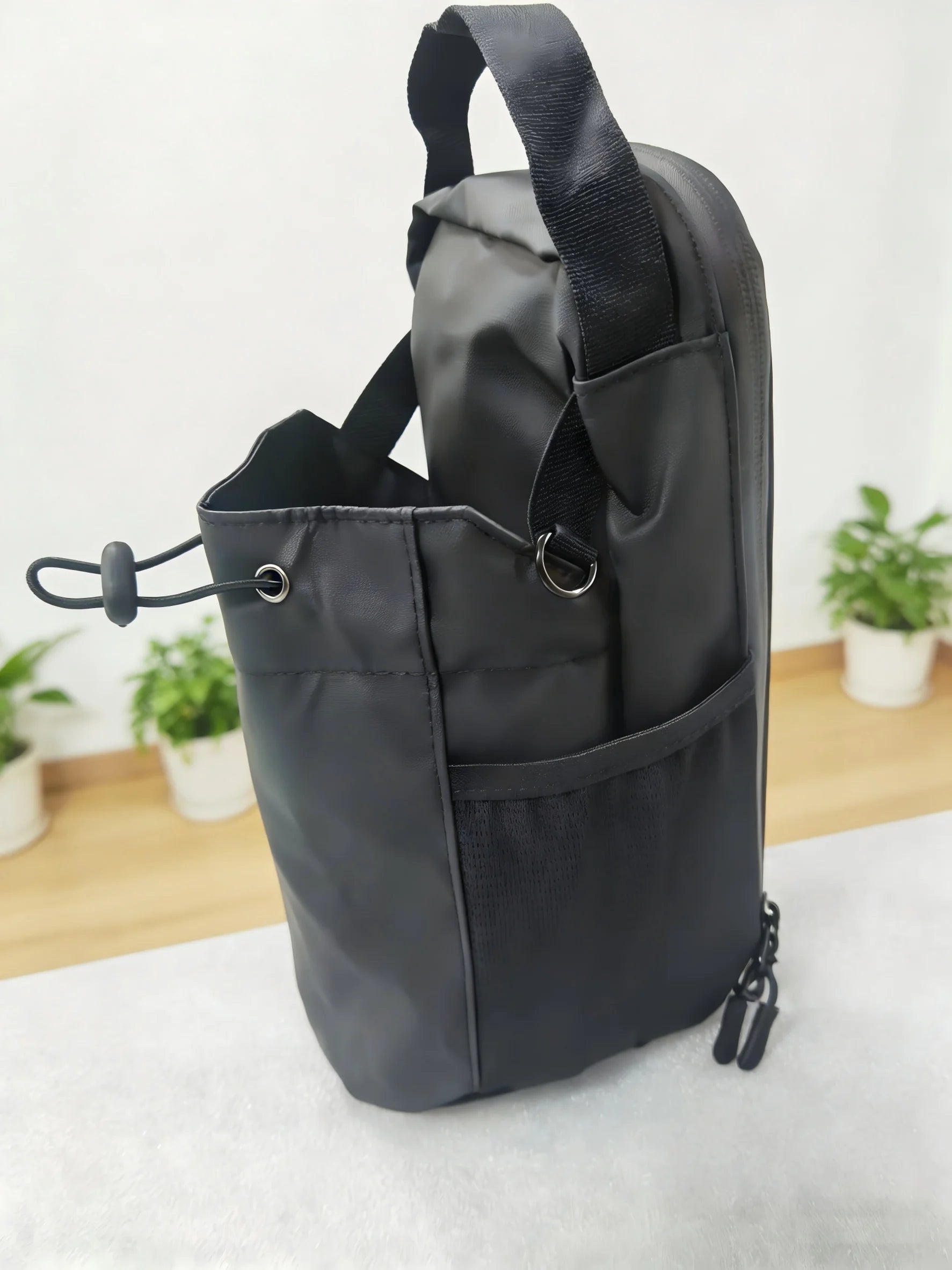 Magnetic Gym Bag – Compact Organiser with Phone Pocket & Water Bottle Pouch
